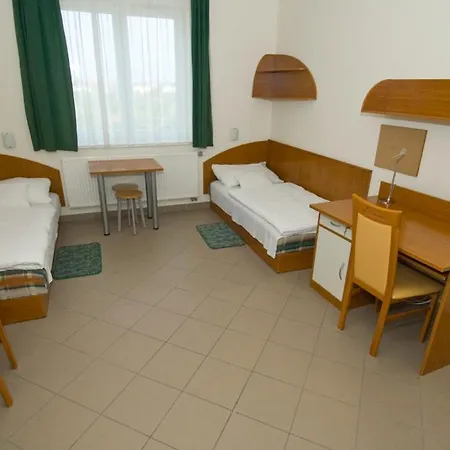 Karoly Robert Diakhotel Hostel