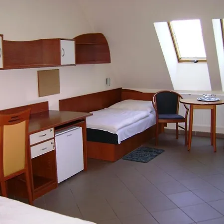 Karoly Robert Diakhotel Vandrarhem