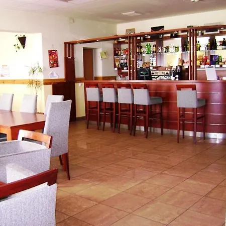 Vandrarhem Karoly Robert Diakhotel