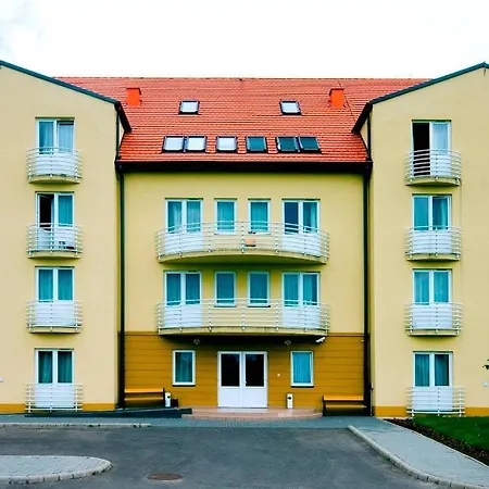 Karoly Robert Diakhotel Vandrarhem