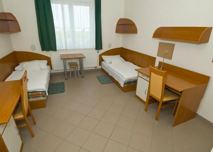 Karoly Robert Diakhotel Hostel