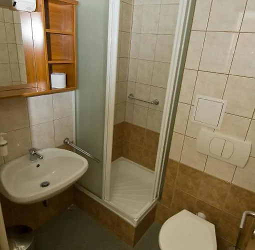 Károly Róbert Diákhotel Albergue *