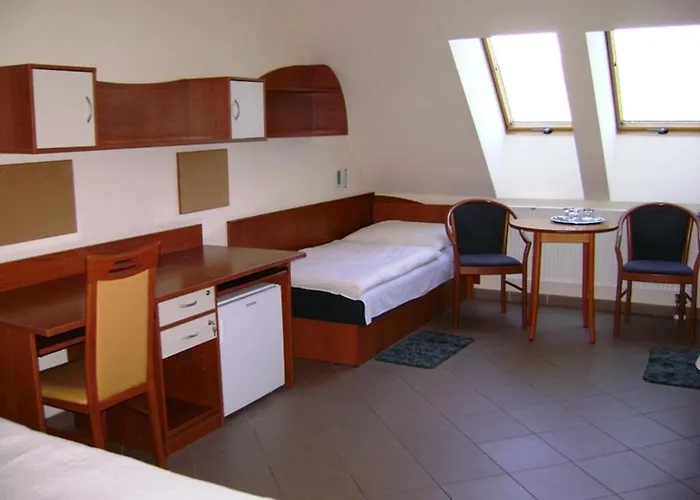 Karoly Robert Diakhotel Hostel