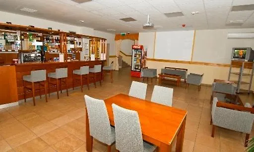 Karoly Robert Diakhotel *