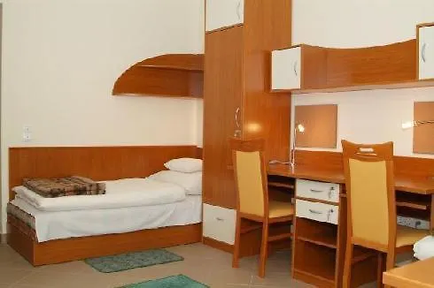 Karoly Robert Diakhotel Hostel *