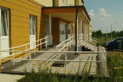 Karoly Robert Diakhotel * Gyöngyös