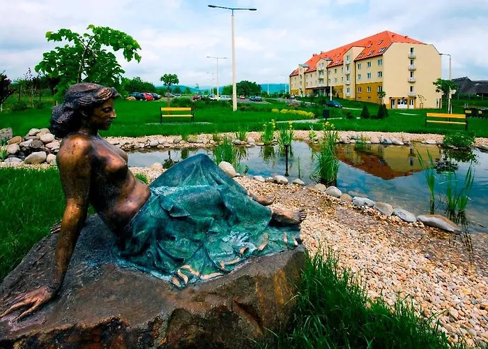 Karoly Robert Diakhotel *